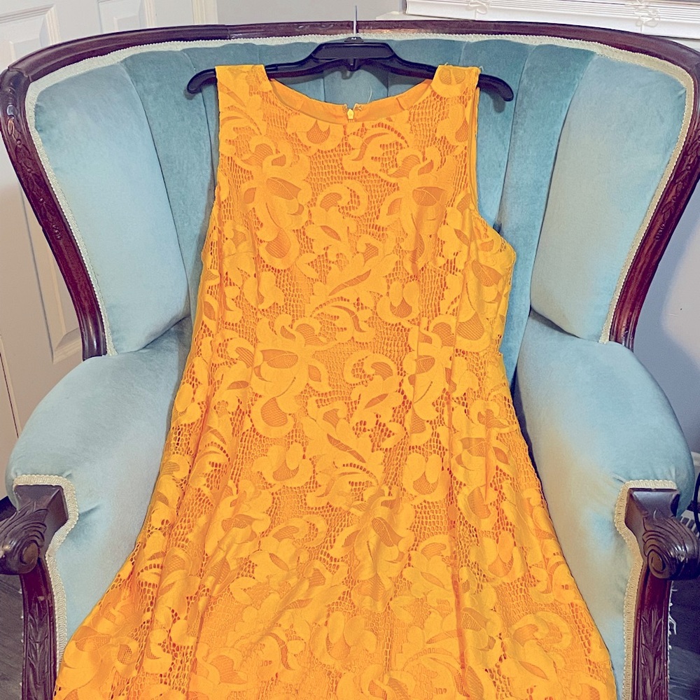 Beautiful yellow gold lace dress, A Line silhouette